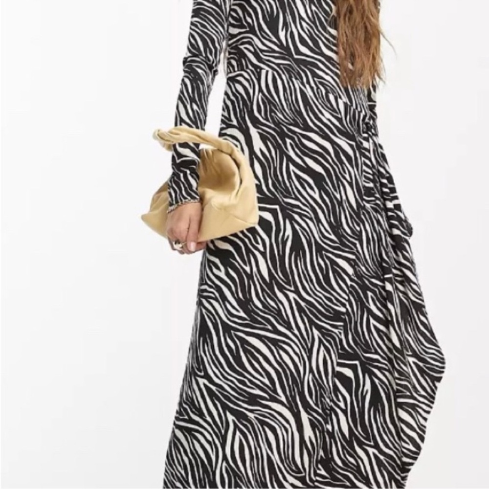 Long Sleeve Maxi Zebra Dress with Ruffle Skirt Detail - Picture 4 of 7